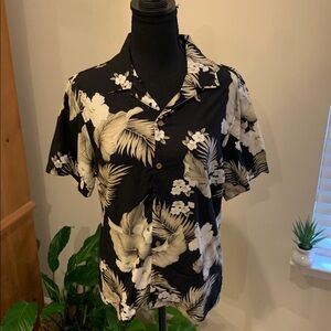 🌹Aeropostale • Black Floral Button-Up HAWAII THEMED Shirt
